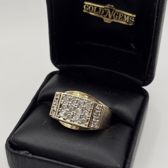 10 K Gold Signet Men's Ring  Size 12 W Diamond 6.9 Grams GTR - Picture 2 of 16